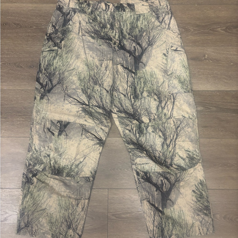 Cabela's Green and Tan Camouflage Cargo Pants